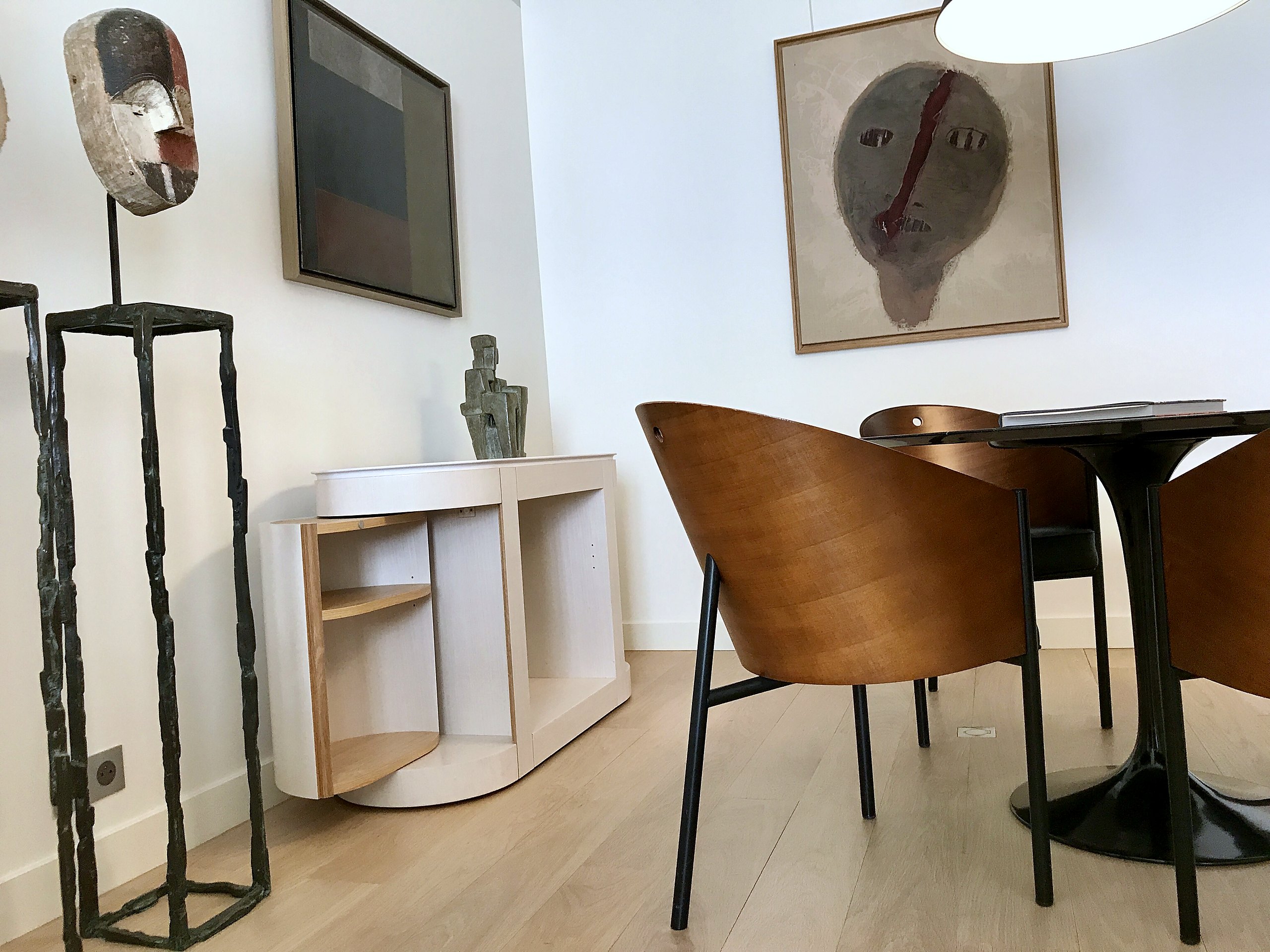 Console bar, meuble bas à façades courbes