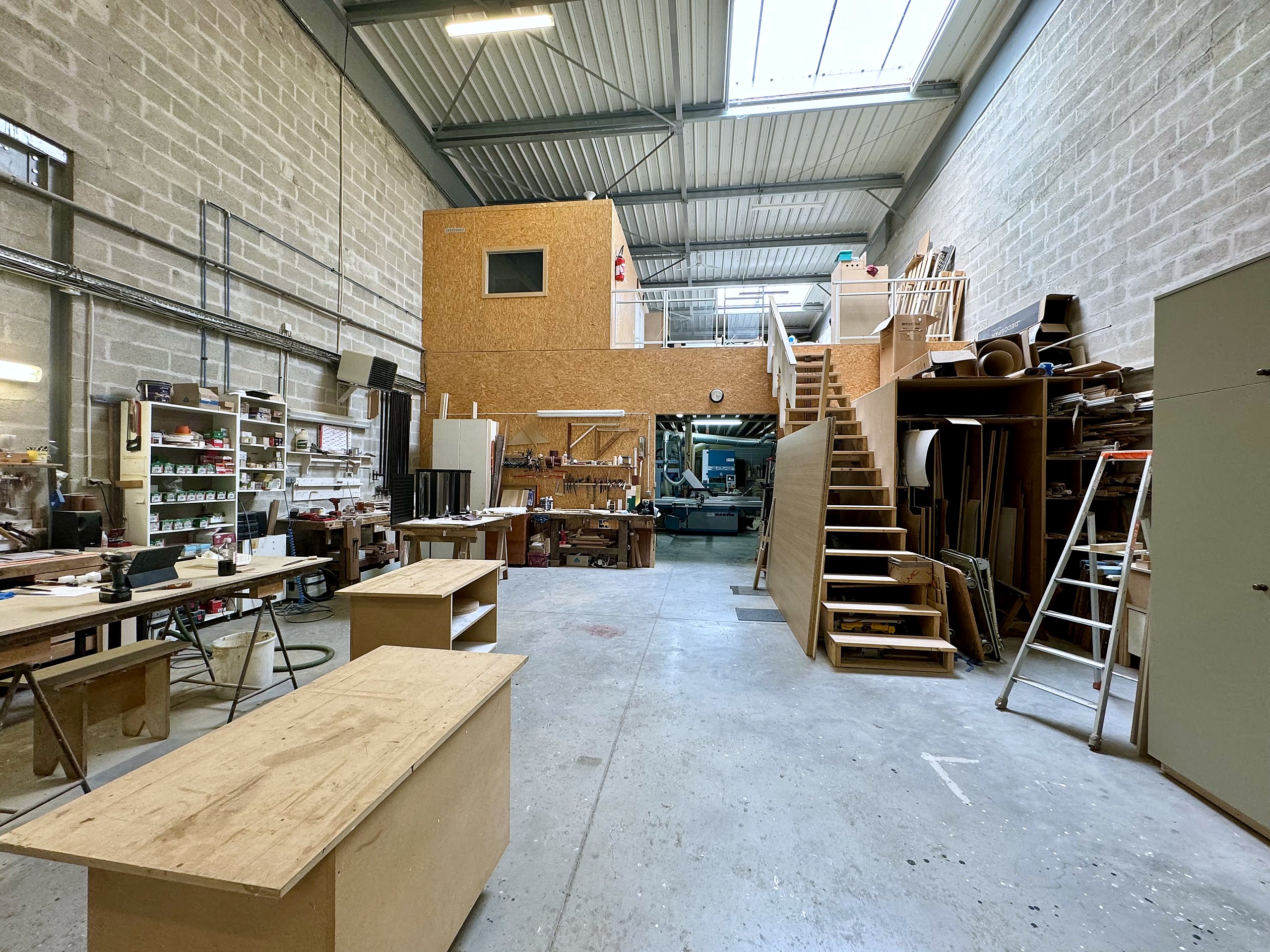 Établi sous mezzanine